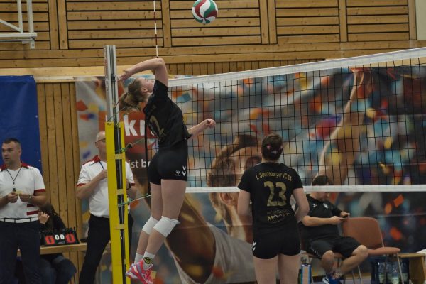 20251102_Damen1_2723