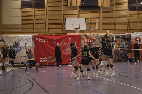 20251108_Damen1_6808